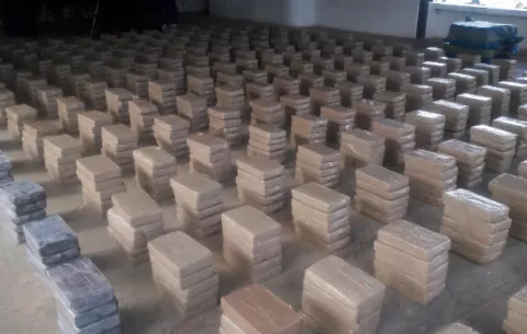 Decomisan 1,200 paquetes de droga en Punta Burica