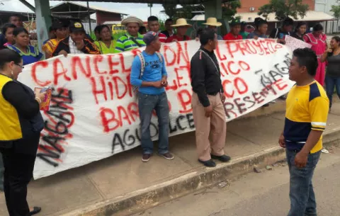 En Aguadulce indígenas salen a protestar en la vía Interamericana