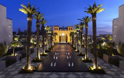 Mezquita bloquea licencia de venta de licor a lujoso hotel 