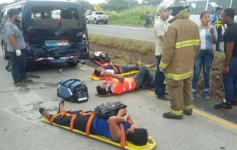 A más de 25 ascienden heridos en choque de buses en Penonomé 