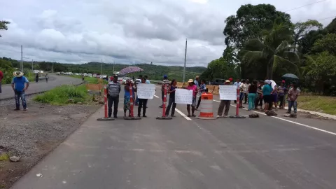 Trancan la Interamericana en Los Higos de La Mesa por incumplimiento