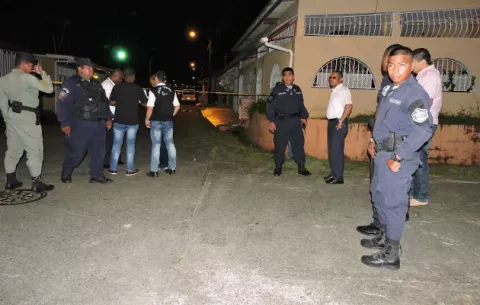 Jugaba fútbol en una cancha de Colón y lo mataron de varios impactos 