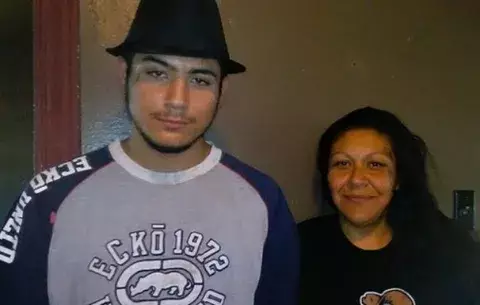 Madre e hijo mantienen una relación prohibida