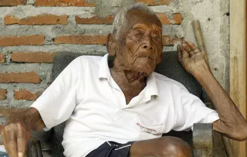 A sus 145 años lo único que desea es morirse