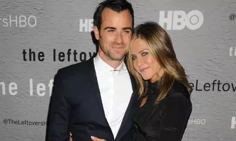 Aniston y Theroux celebran su primer aniversario de boda