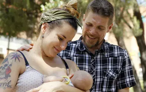 Pareja española recibe permiso de nombrar a su hijo "Lobo" 