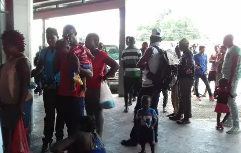 Ticos aseguran que no son ellos quienes prohíben el paso a migrantes