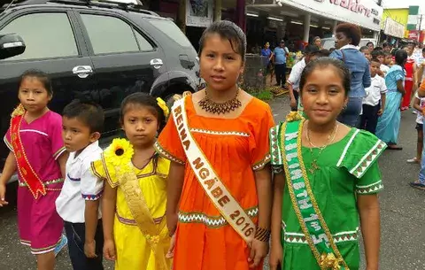 Conmemoran el mes de los pueblos originarios en Bocas del Toro 