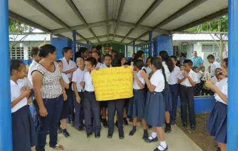 Padres de familia de Boca de Parita amenazan con paralización  