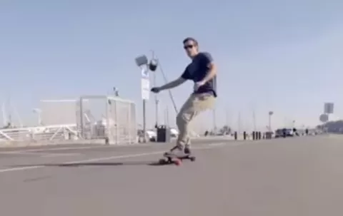 M1, la patineta con motores en las ruedas