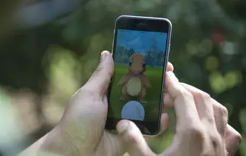 Acusan a pareja de abandonar a su niño para jugar "Pokémon" 