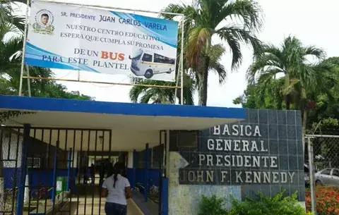 Esperan que Varela cumpla promesa de bus en escuela de La Arena