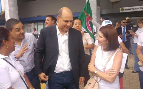 Protesta en el MP por persecución política contra Alma Cortés