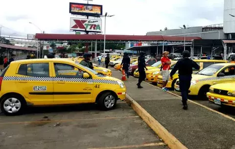 Taxistas de Arraiján son amenazados por conductores de Panamá