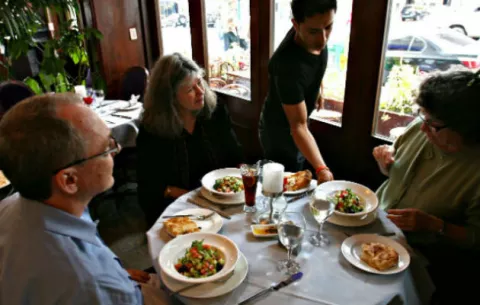 Acodeco inicia proceso sancionador a 55 restaurantes por propinas