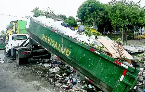 Revisalud tiene que cobrarle hasta a los muertos 