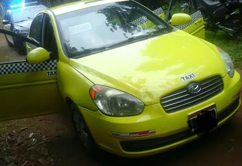 Meten a un  taxista en el maletero de su  vehículo, la Policía atrapa a uno de sus captores 