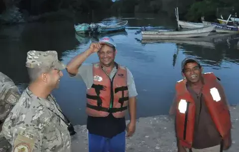 Patrulla costera rescata a dos pescadores del área de Parita