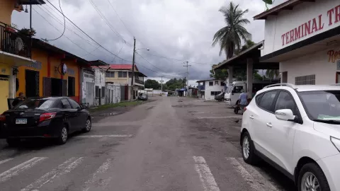Hombre es agredido con una tijera por su cónyuge