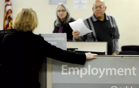 Las solicitudes semanales del subsidio de desempleo en EEUU crecen en 2.000