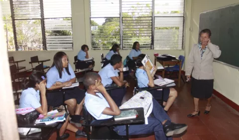Alza en matrículas afectaría a la clase media panameña 