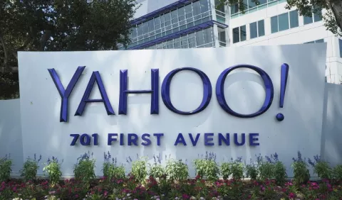 Yahoo y las crisis de la mediana edad tecnológica, lucha contra ciberataque 