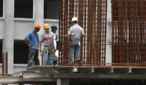 Construcción crece de manera conservadora