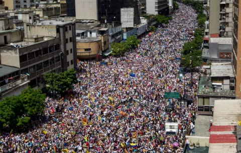 Oposición venezolana dice que más de un millón de personas marcharon