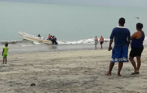 Sin recuperar cuerpo de joven ahogado en playa Farallón 
