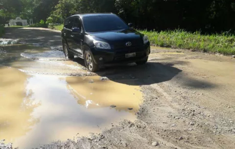 Instransitable carretera que conduce a Buen Retiro y El Marañón de Antón