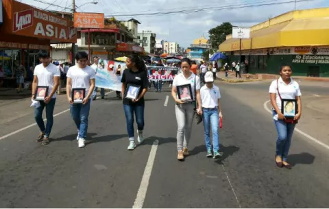 Familiares de asiáticos asesinados en La Chorrera marchan exigiendo justicia