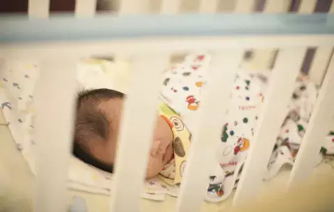 Nace primer bebé en el mundo con ADN de tres padres