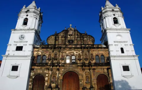 Gobierno dona terrenos por más de $2 millones a iglesia católica
