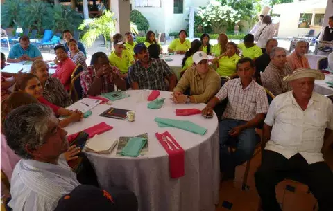 Productores de Azuero exponen sus problemas a colectivo opositor 