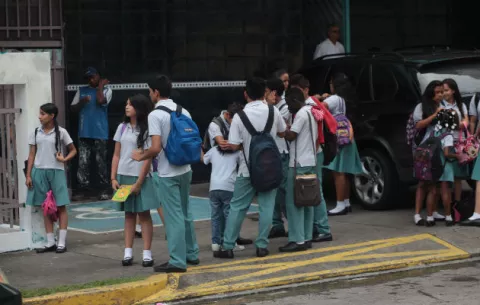 Colegios deben cumplir con procedimientos para aumento de matrícula  