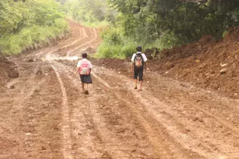 Realizan convenio para rehabilitar caminos en Veraguas