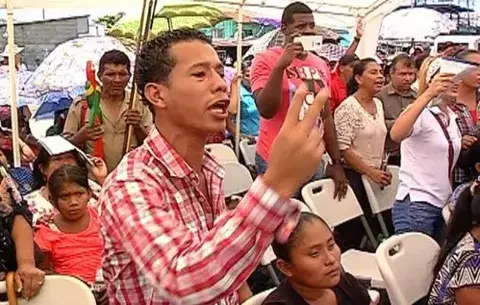 Educadores tienen 16 quincenas sin cobrar y denuncian a la ministra