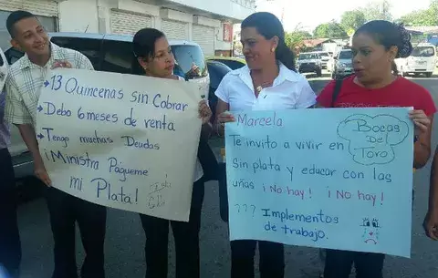 Meduca tienen trece quincenas que no les paga a docentes en Bocas del Toro