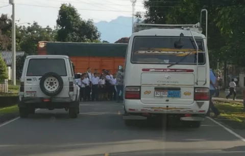 Exigen al Meduca nombrar pronto docente de segundo grado