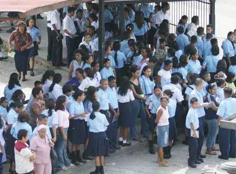 Prevén colapso del sistema educativo, de seguir aumentos de matrículas
