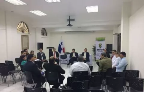 Colaboradores del José de Obaldía esperan que el Minsa cumpla
