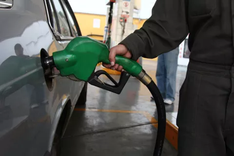 Ajuste su bolsillo porque aumentan los precios de la gasolina