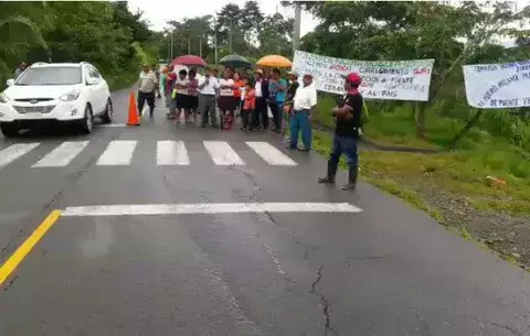 Indígenas en Bocas cierran vías porque exigen puente vehicular   