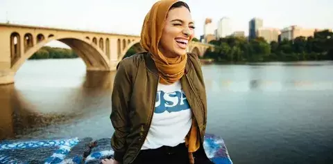 Ella es la primera musulmana con 'hiyab' que posa para ‘Playboy’