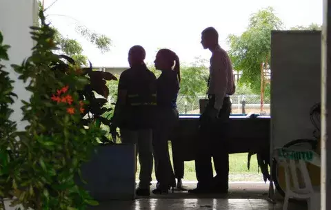 Investigan si fue crimen la muerte de señor en cantina santeña 