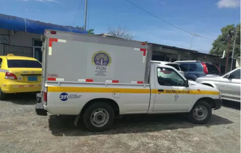 En Tolé, muere conductor al estrellarse su auto con un árbol