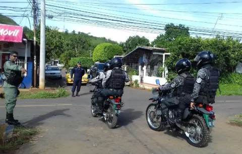 Bugaba amanece rodeado de policías; buscan a requeridos por la justicia