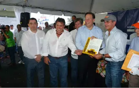 Entregan orden de proceder para la construcción de carretera Pesé-Chitré