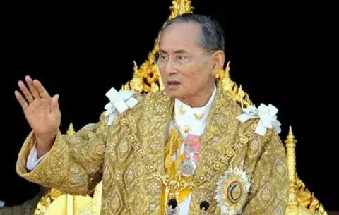 Rey de Tailandia mejora de una infección