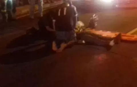 Camioneta impacta a indígena  en Santiago, provocándole la muerte